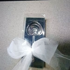 New stainless steel measuring spoons.